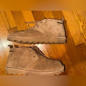 BearPaw Women’s Short Tan Suede Boots